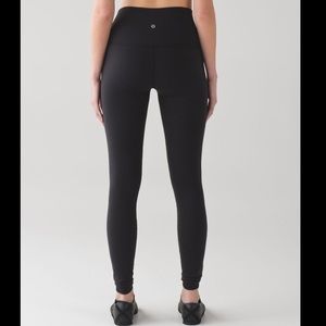 Black Lululemon Wunder Under (8)